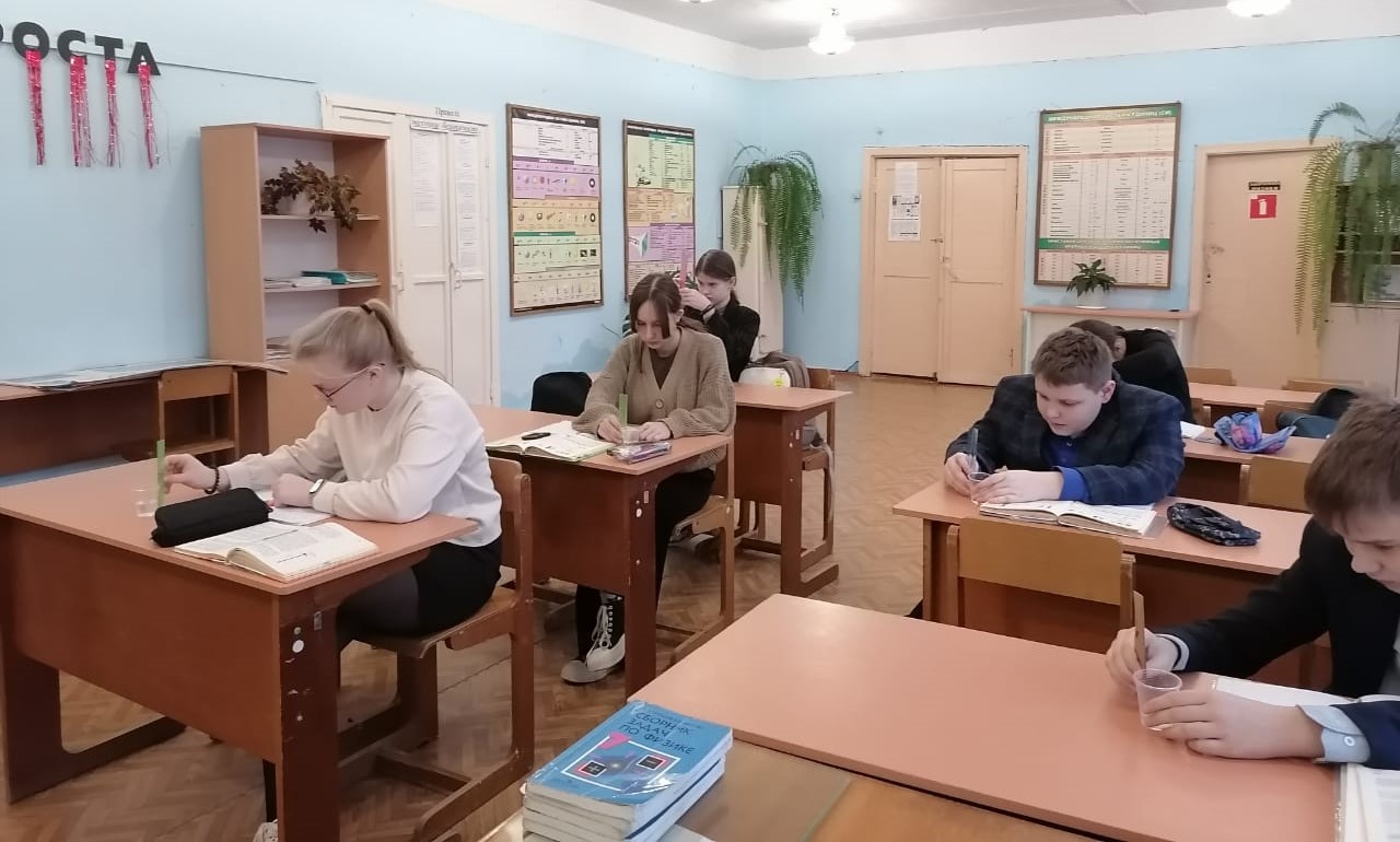 «Определение давления воды на дно стакана»..